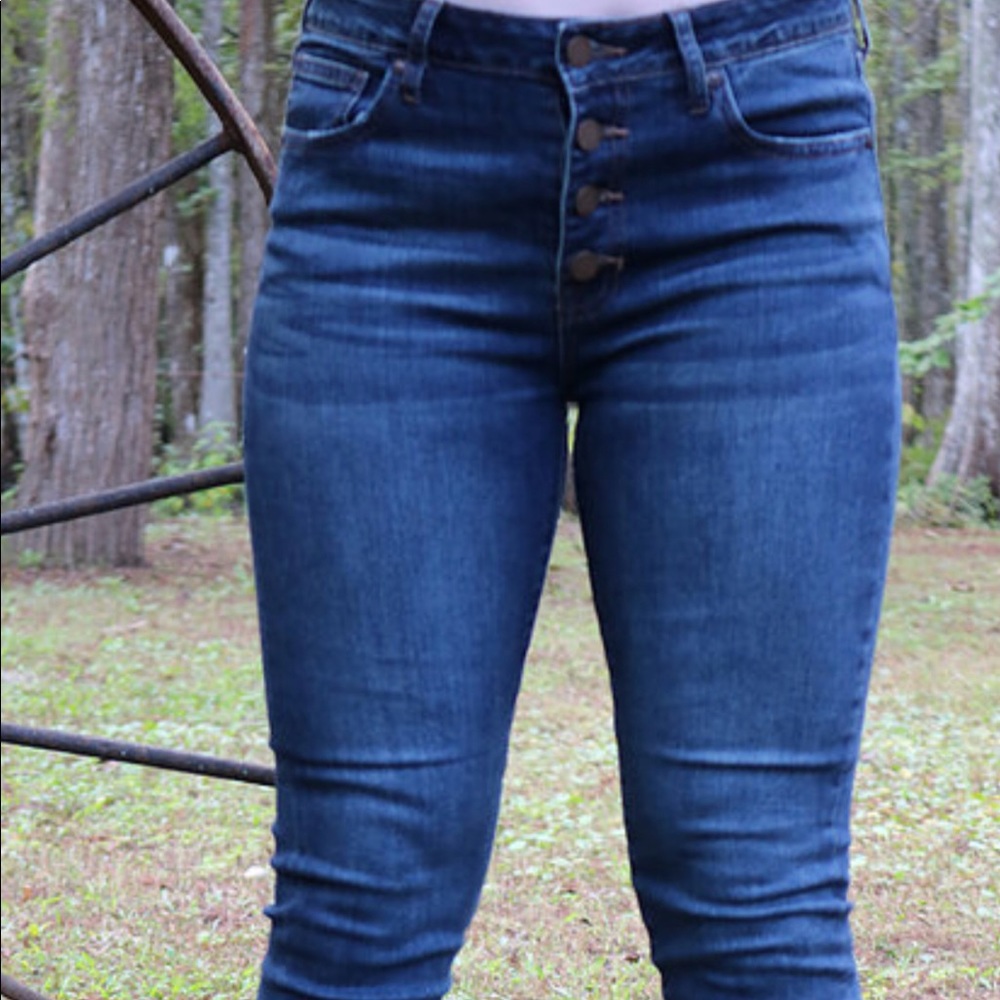 High rise button up skinny jeans, with frayed hem
